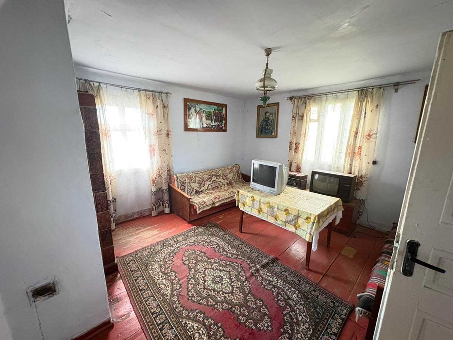 житловий будинок та велика земельна ділянка  1,712 га., с. Дальнич