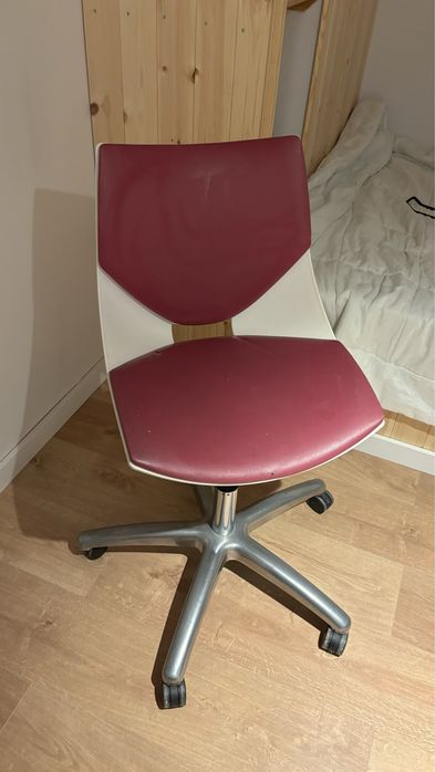 Cadeira de escritorio almofadada Branca e Rosa