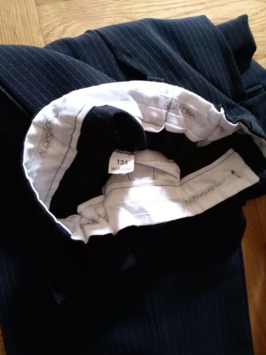 Garnitur z dwoma parami spodni i 2 kamizelkami