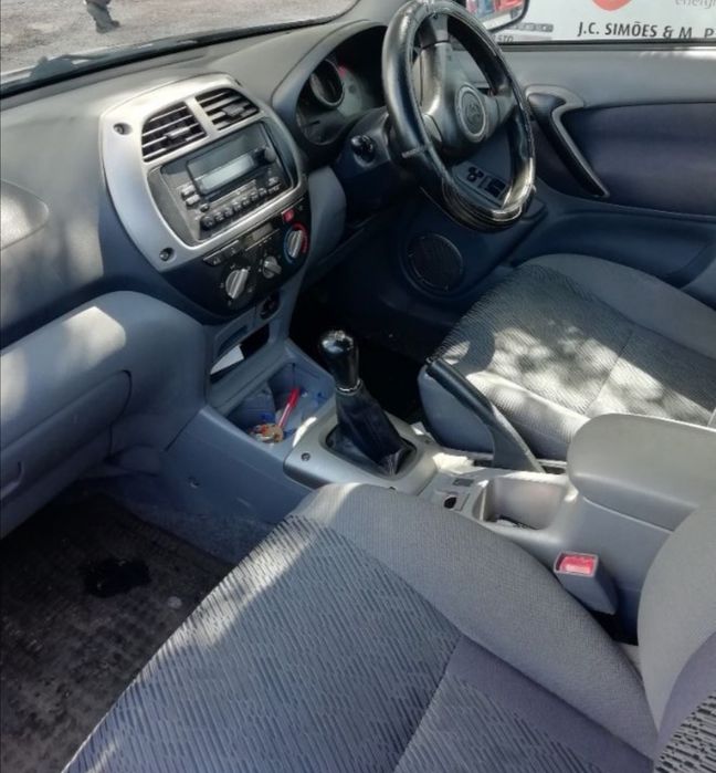 Toyota RAV4 (2003) 4x4 volante direita (Veja a descrição)