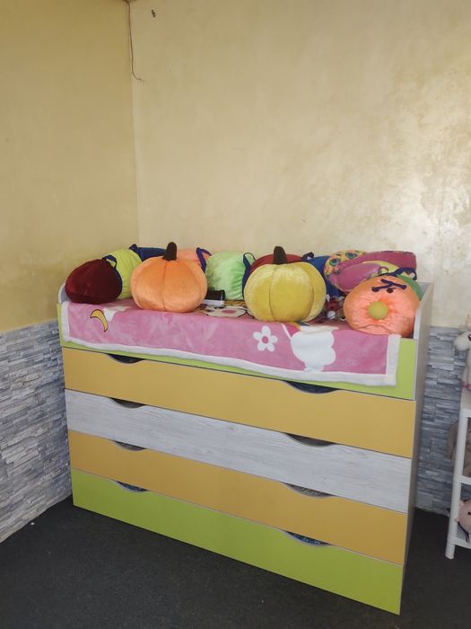 Продається комплект меблів для дитячого садка / дитячого центру