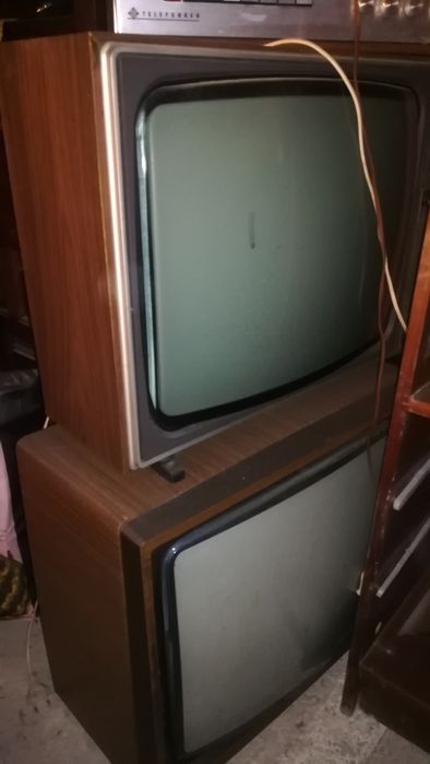 Vendo TVs e rádio antigos