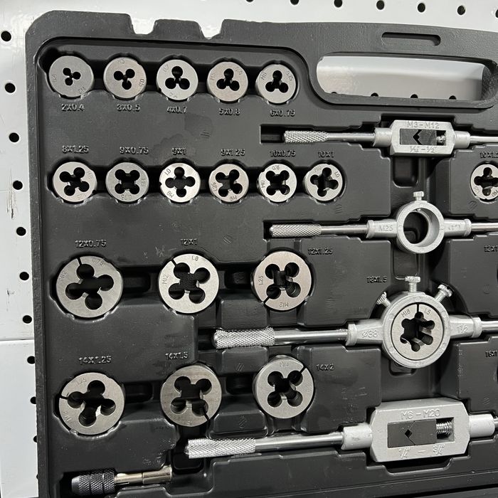 Набор плашек и метчиков 110ед. (M2-M18) Alloid NMP-5183