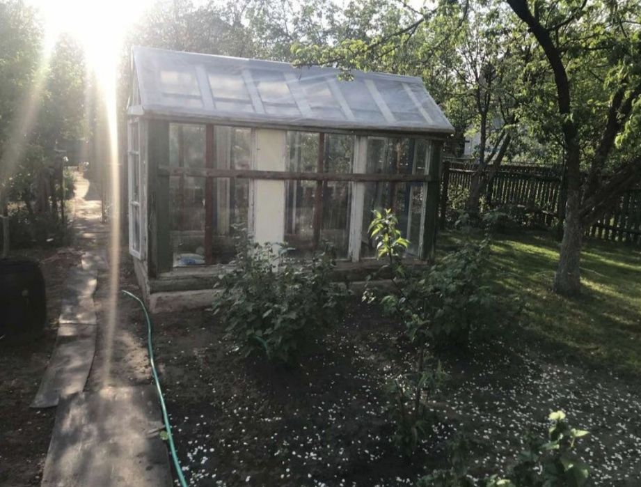 Дача з земельної ділянкою