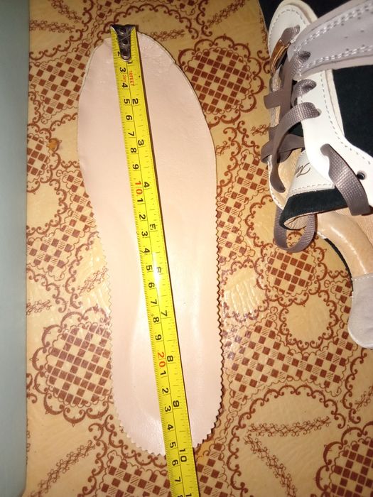 Кроссовки женские