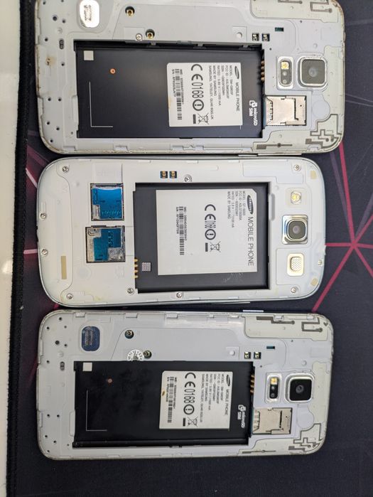 Trzy telefony Samsung