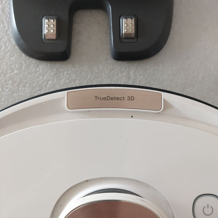 ECOVACS DEEBOT OZMO T8 robot odkurzający z funkcją wycierania