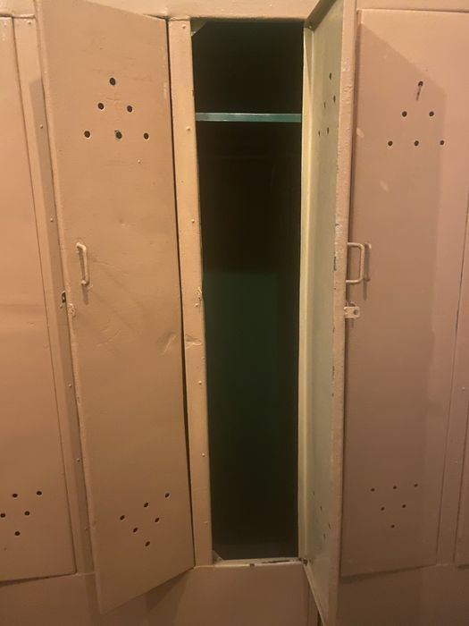 Шкафи металеві для одягу, битовка