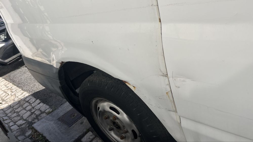 Ford transit 9 lugares avariada