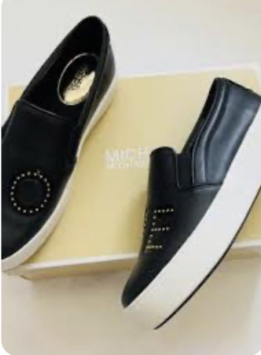 Кеди в ідеальному стані, на плотнішу ніжку.