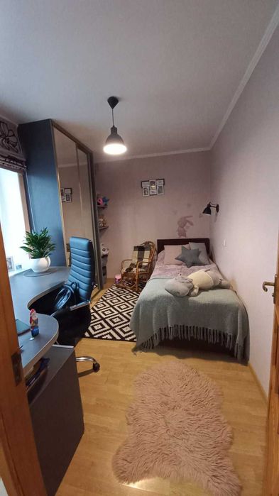 Трикімнатна квартира на Південно-Заході, хороший стан.