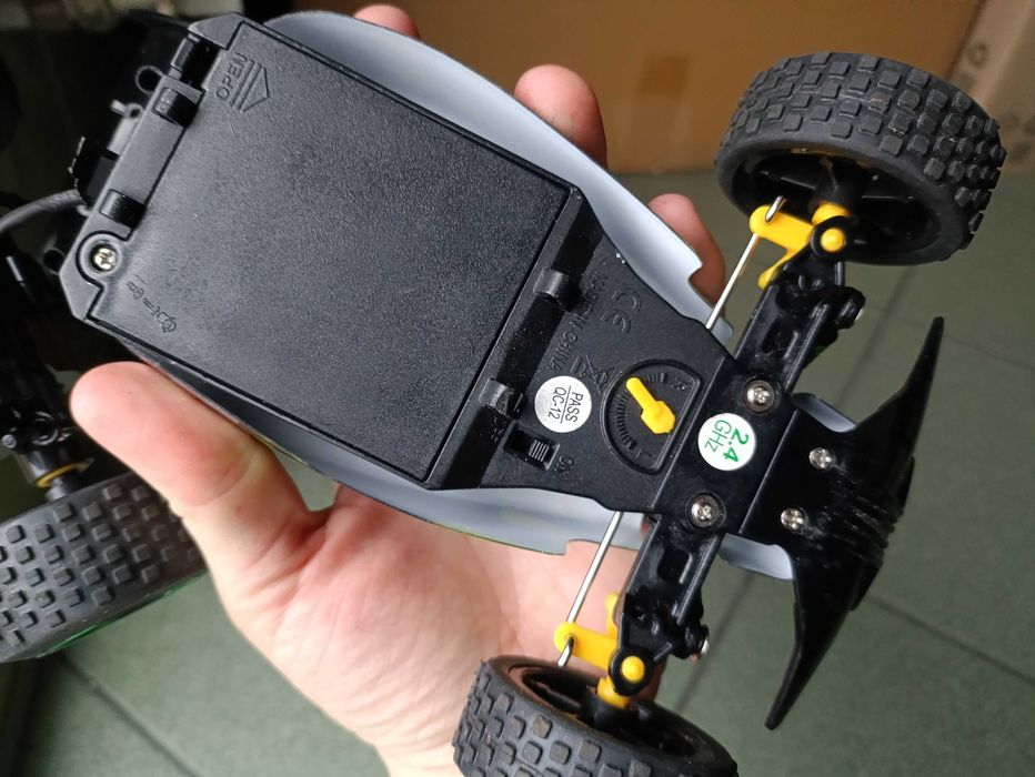 Машинка на радиоуправлении с пультом