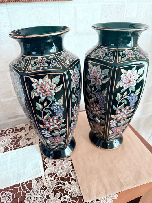 Par de vasos com 35cms de altura