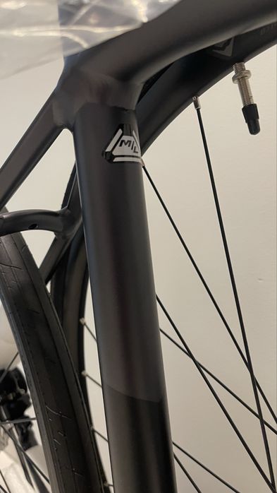 Nowy Merida Speeder 100 – Silk Dark Silver/Black – rama M/L (54)