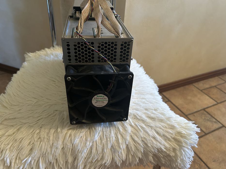 Майнер Bitmain Antminer D3.