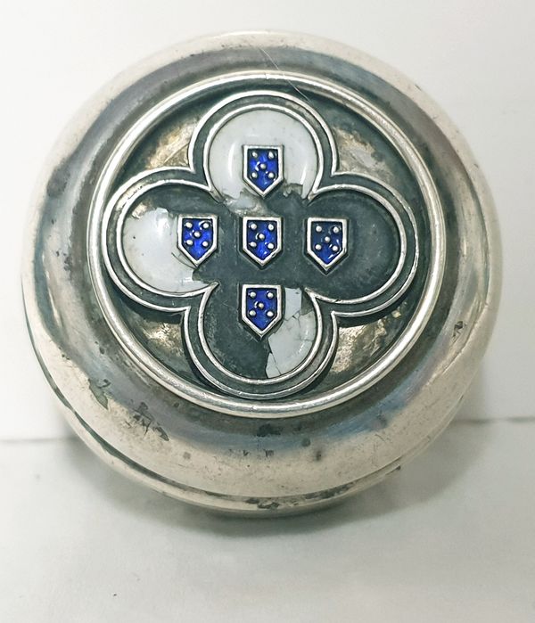 Antiga caixa em prata portuguesa brasonada e esmaltada