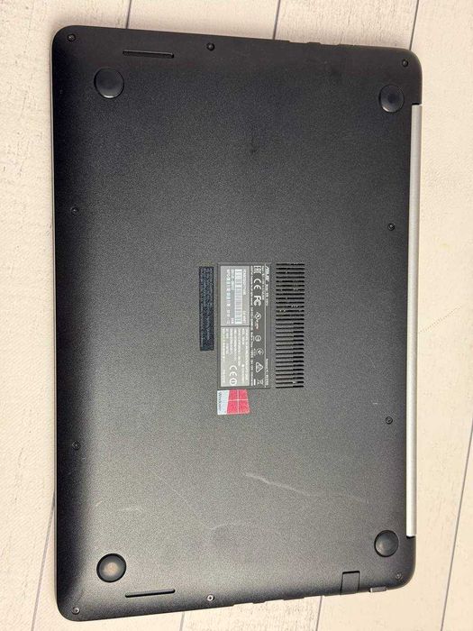 Asus K501U i5-6200 8ram ssd 256 GTX 950M 2gb 1920 1080 FullHD
