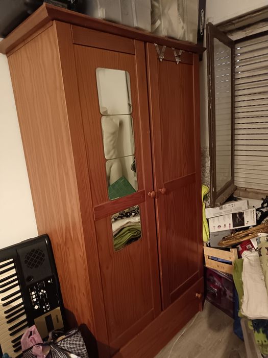 Vende-se cama e roupeiro