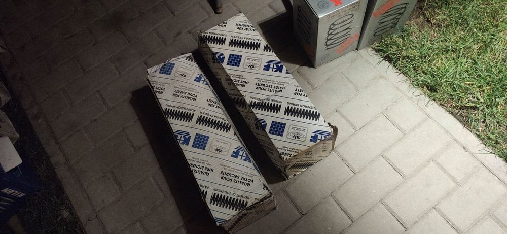 KR SPRĘŻYNY ZAWIESZENIA PRZÓD W123 SEDAN COUPE