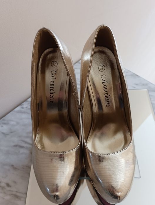 Vendo sapatos de salto alto 37 usados uma vez