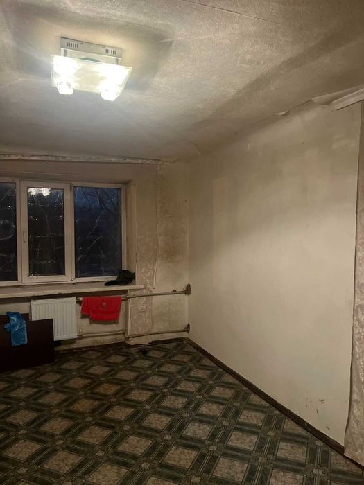 Продам простору кімнату 19 м² (вул. Олімпійська / Ландау)