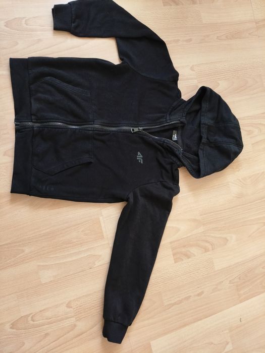 Czarna bluza 4F rozmiar 134