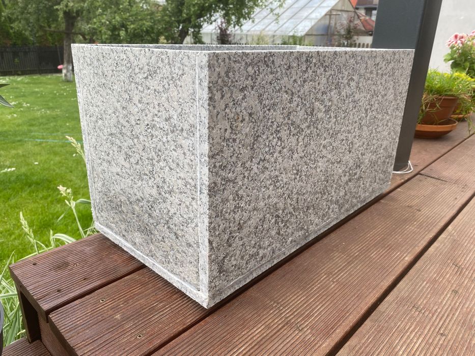 Donica ogrodowa / granitowa/kamienna