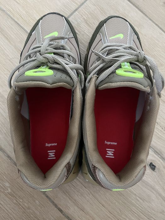 Nike shox supreme