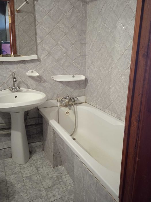 Сдам .Свою 2-х комнатную квартиру. АЛЕКСЕЕВКА. Метро 5 минут. 6000грн.