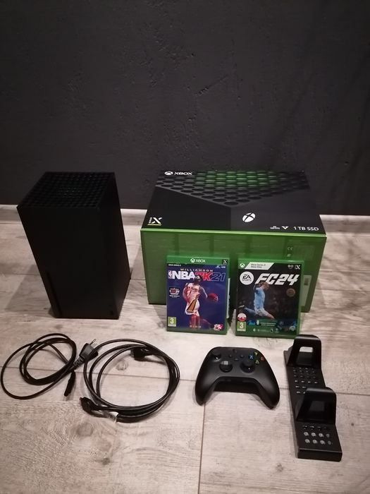 Xbox Series X 1TB 2022r. Pad 2 Gry Stan BDB