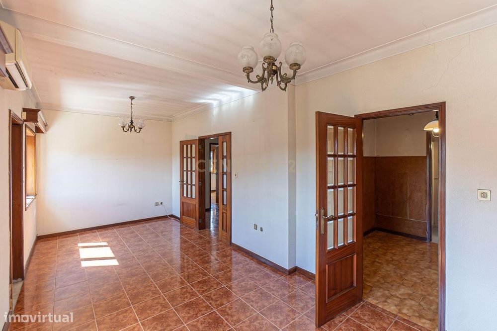Oportunidade Moradia Bifamiliar No Centro De Susão, Valongo!