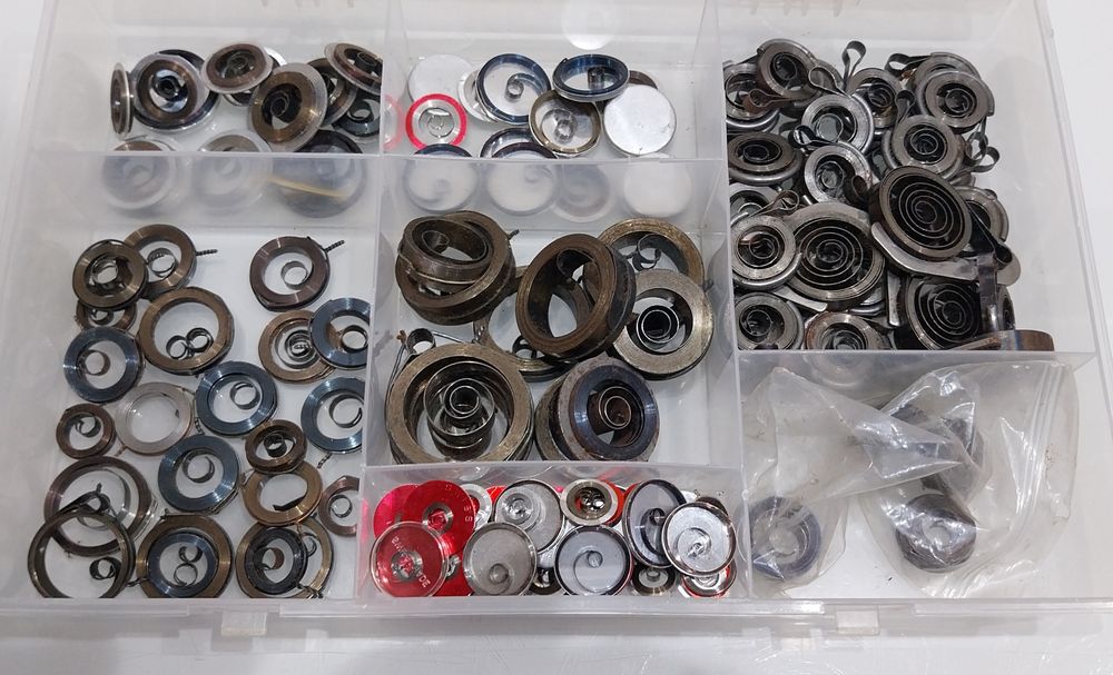 Caixa com cordas de Relógios para Relojoeiros