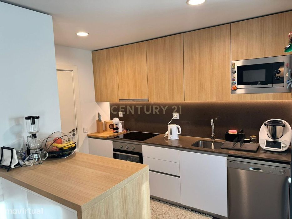 T1 Mobilado no centro de S. Mamede com varanda e garagem