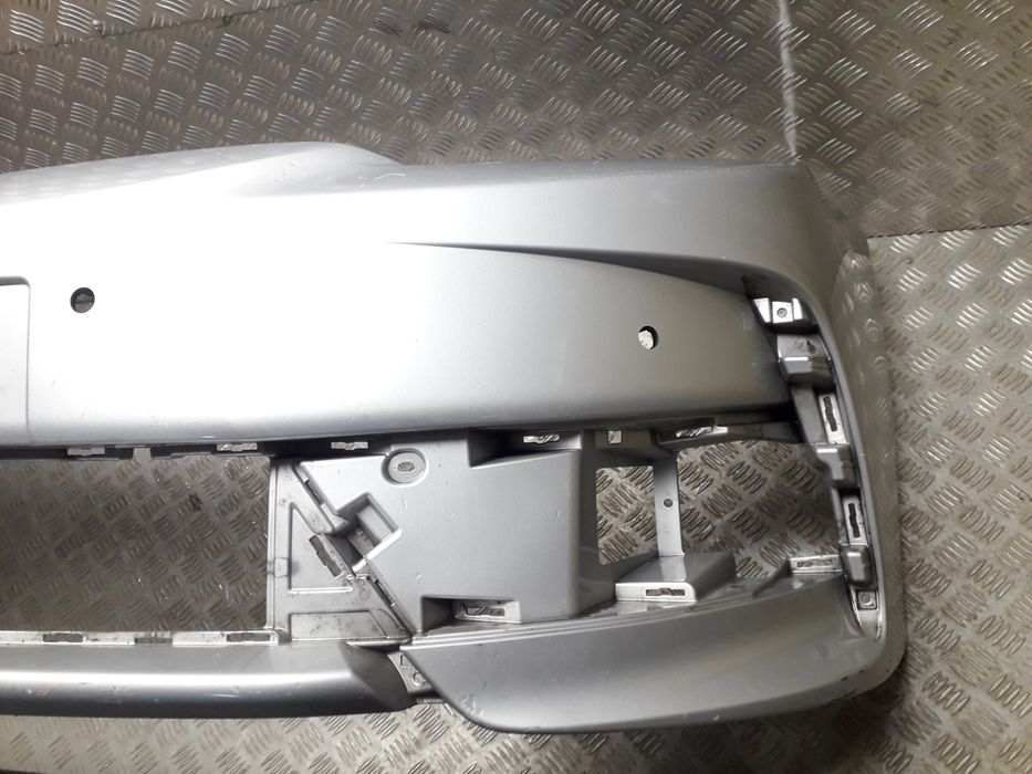 Toyota corolla e16 lift zderzak przód