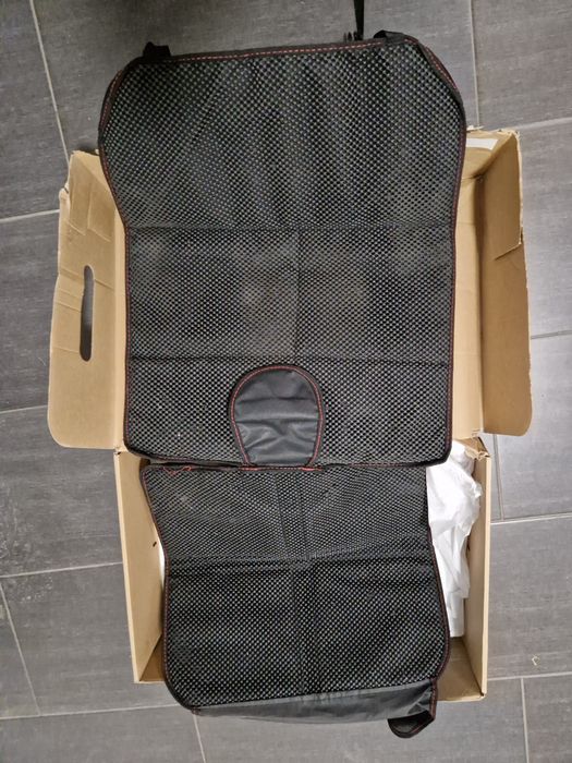 Mata Axkid ochraniacz na fotel