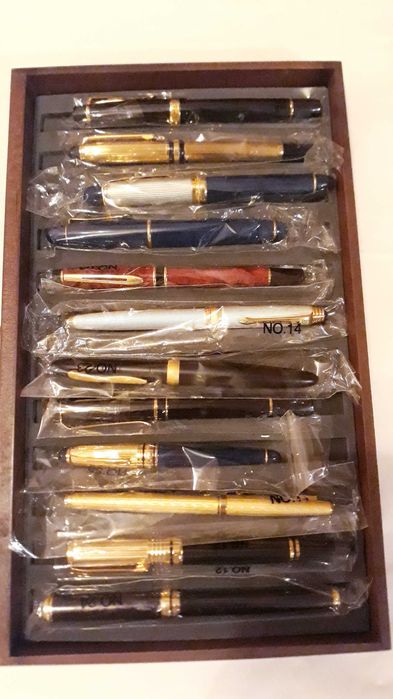 Canetas de coleção com expositor