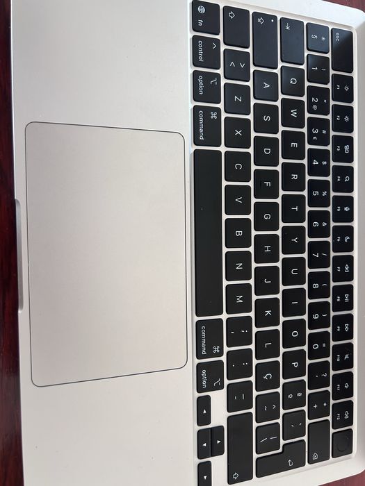 MacBook Air 2025 13' M4 16GB 512GB