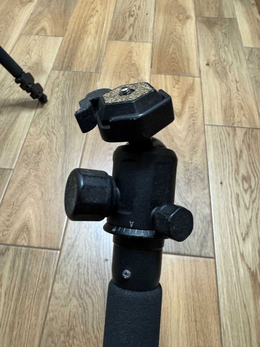 Моноподи Manfrotto 680B + голова 701hdv і Slik monopod 350