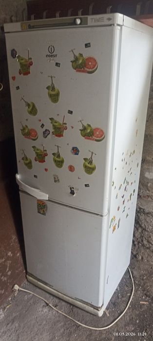 Холодильник indesit