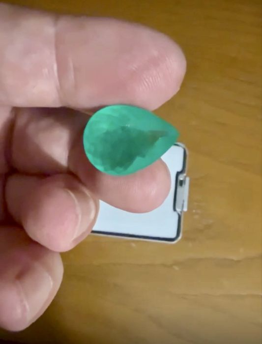 ESMERALDA  certificada 14.00 cts