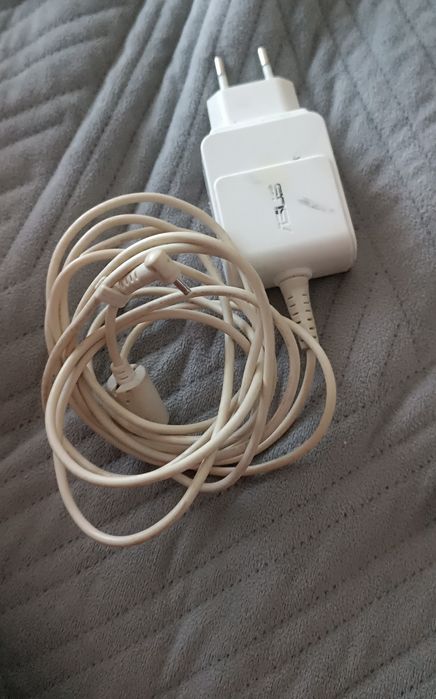 Недбук асус в неробочому стані