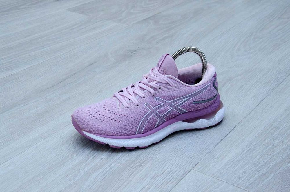 Кросівки жіночі Asics Gel Nimbus 24. Устілка 24,7 см