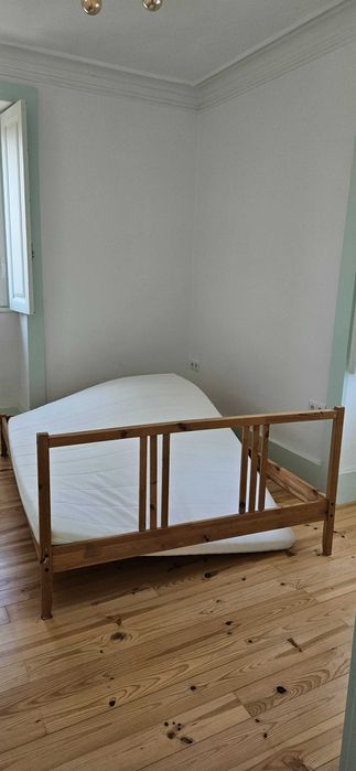 Cama casal ikea com colchão (falta apenas o estrado), só aceito pagamento em dinheiro (presencial)