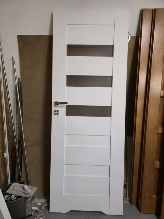 Drzwi łazienkowe prawe  70 z ościeżnicą