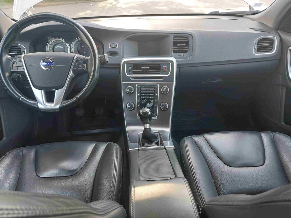 Volvo D3 T5 SUmmum (Full extras) com apenas 81000kms