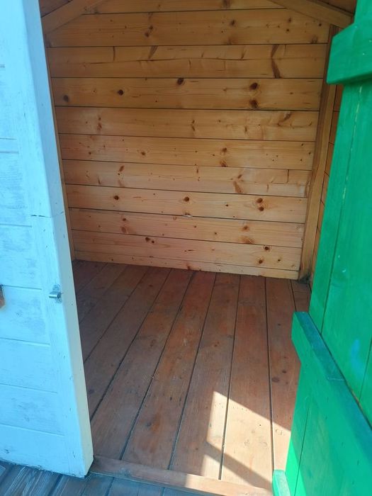 Domek dziecięcy z piaskownicą i zadaszeniem