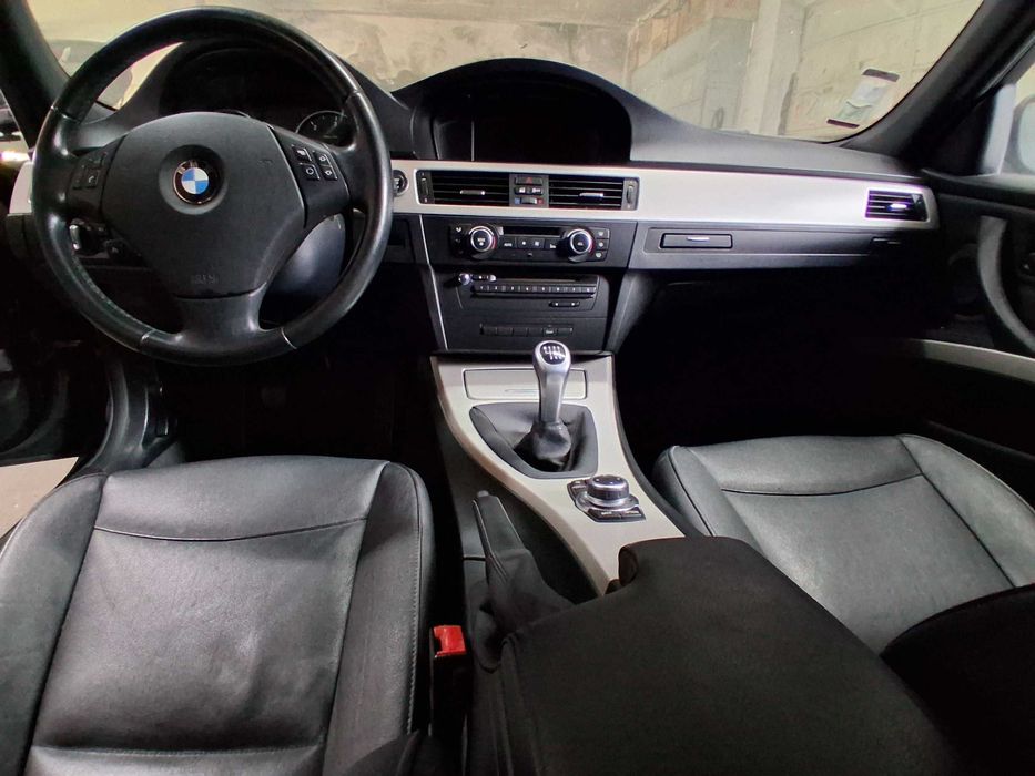 Bmw 320d 2011    .