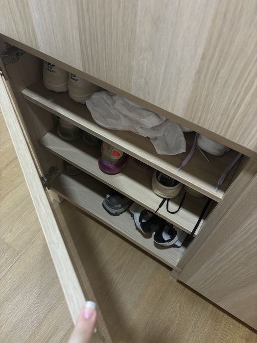 Aparador Besta IKEA cor bege carvalho castanha clara