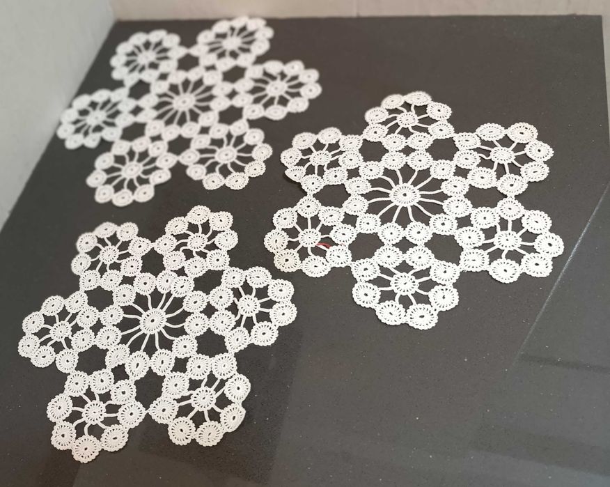 3 Napperons, antigos, intemporais, croché linha nº20, feitio de Flôr