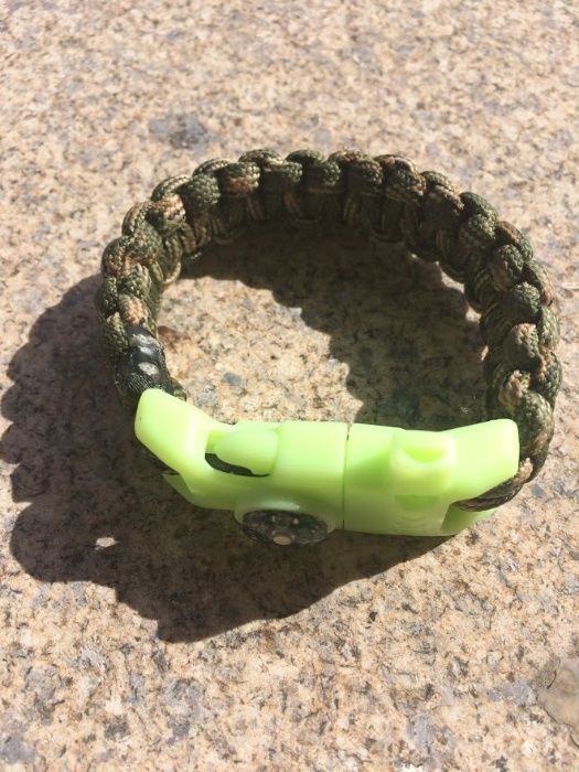 Pulseira de sobrevivência